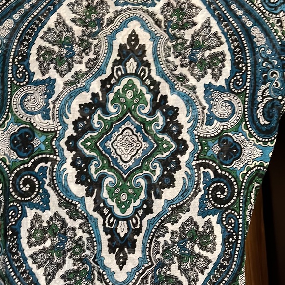 Patterned top - Picture 3 of 7